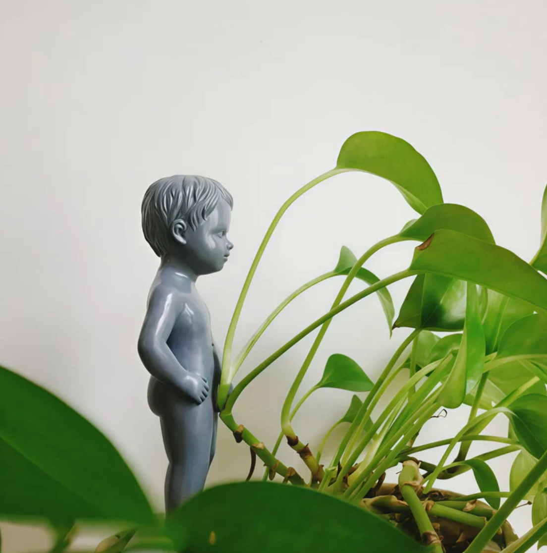 Pee My Plants Garden Statue